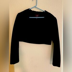Cropped Black Suit/Business jacket. Looks amazing for work or a night out!